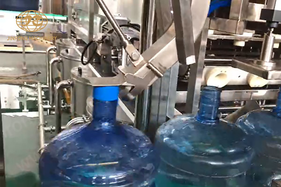 3加仑桶装水成人免费视频免费看机